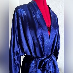 Vintage 100% silk dressing robe.